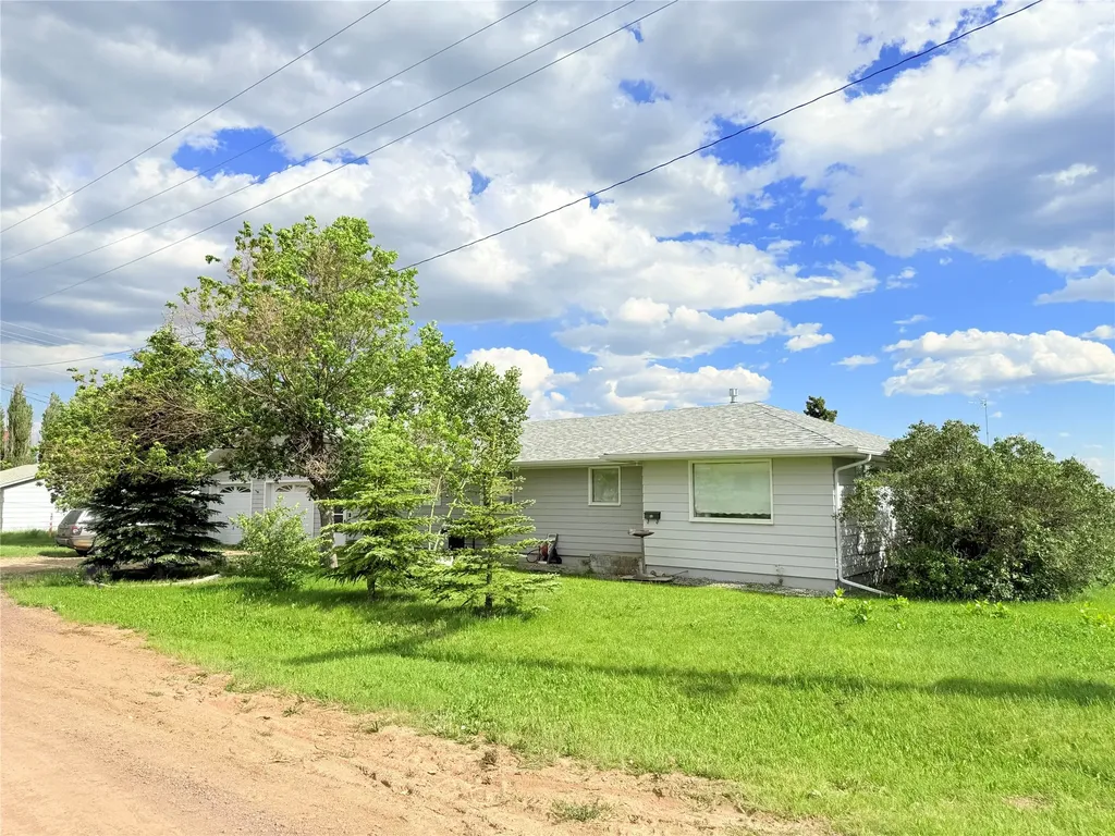 608 1st Street Hingham MT 59528
