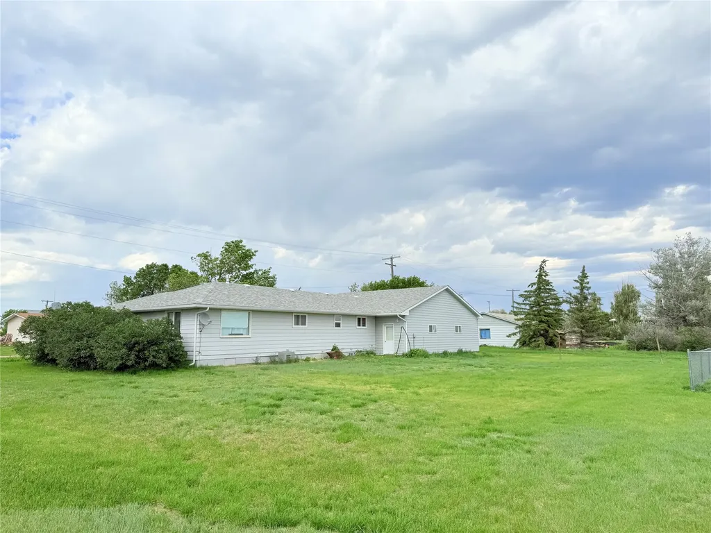 608 1st Street Hingham MT 59528