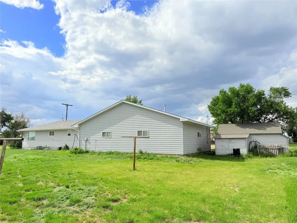 608 1st Street Hingham MT 59528