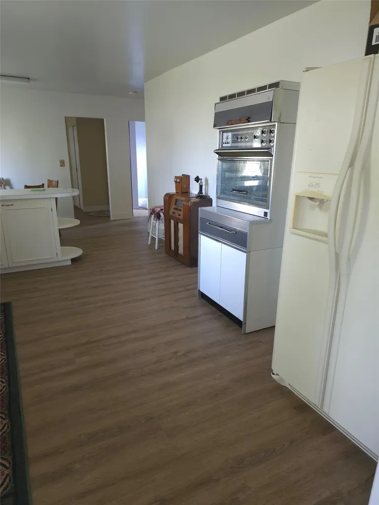 608 1st Street Hingham MT 59528