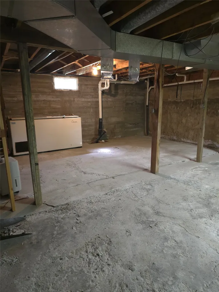 608 1st Street Hingham MT 59528