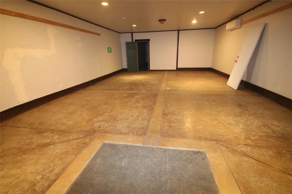 1533 Mt Highway 35 Kalispell MT 59901
