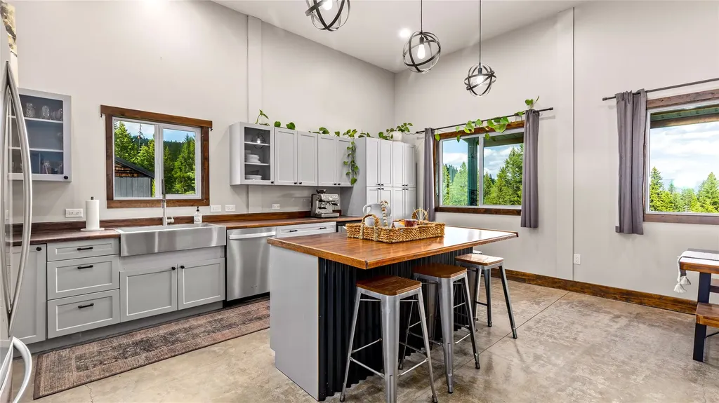 184 Longrider Lane Lakeside MT 59922
