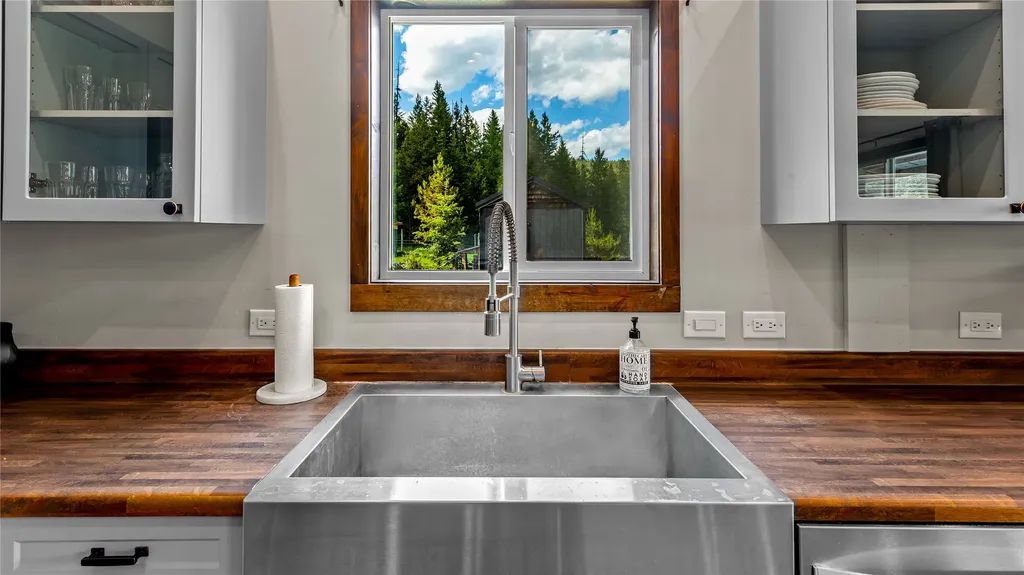 184 Longrider Lane Lakeside MT 59922
