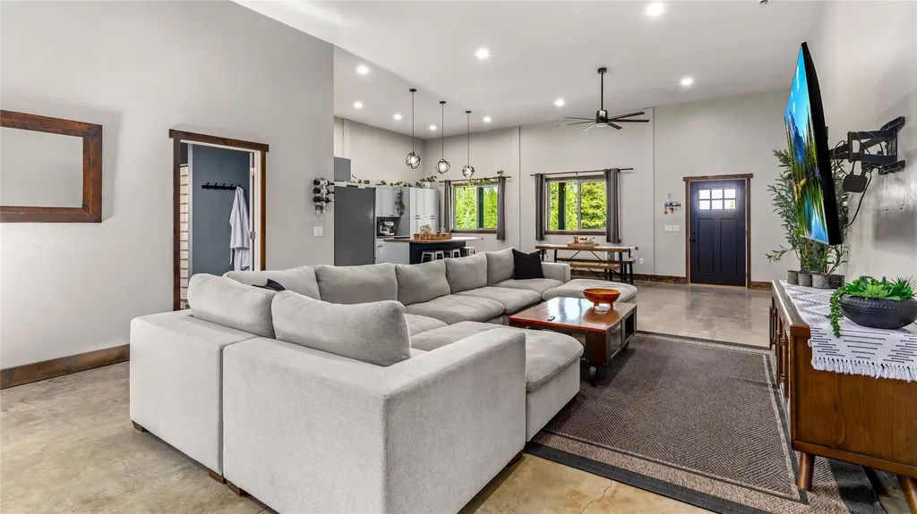 184 Longrider Lane Lakeside MT 59922