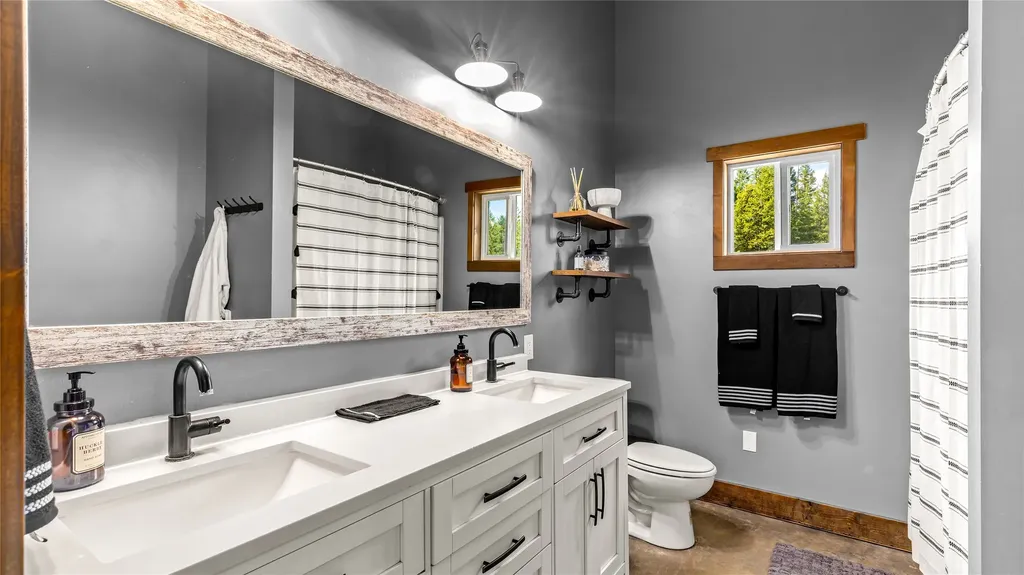 184 Longrider Lane Lakeside MT 59922