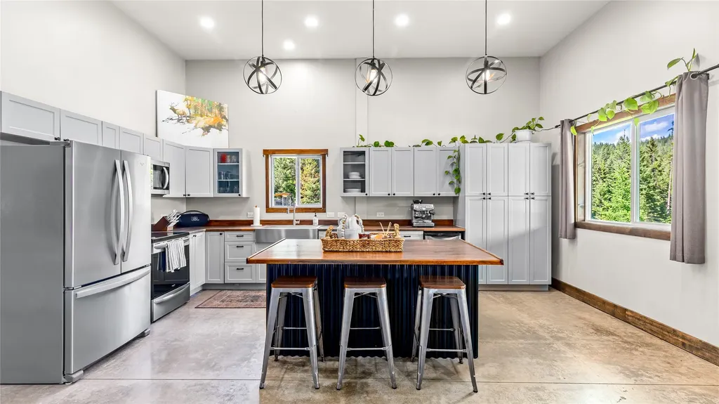 184 Longrider Lane Lakeside MT 59922