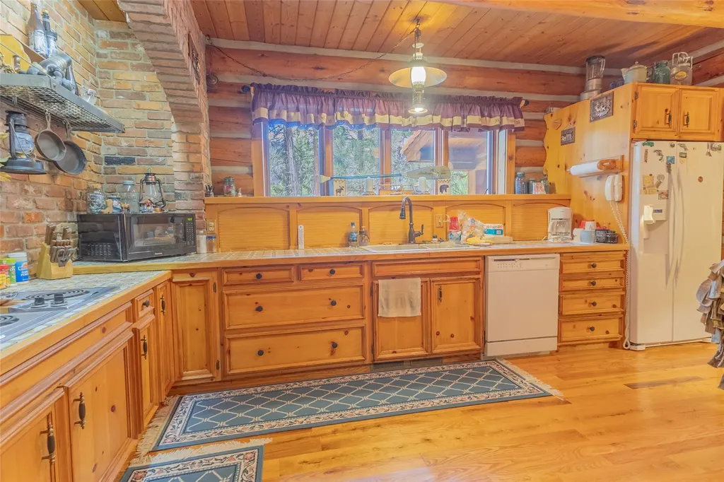 2133 Lost Horse Trail Hamilton MT 59840