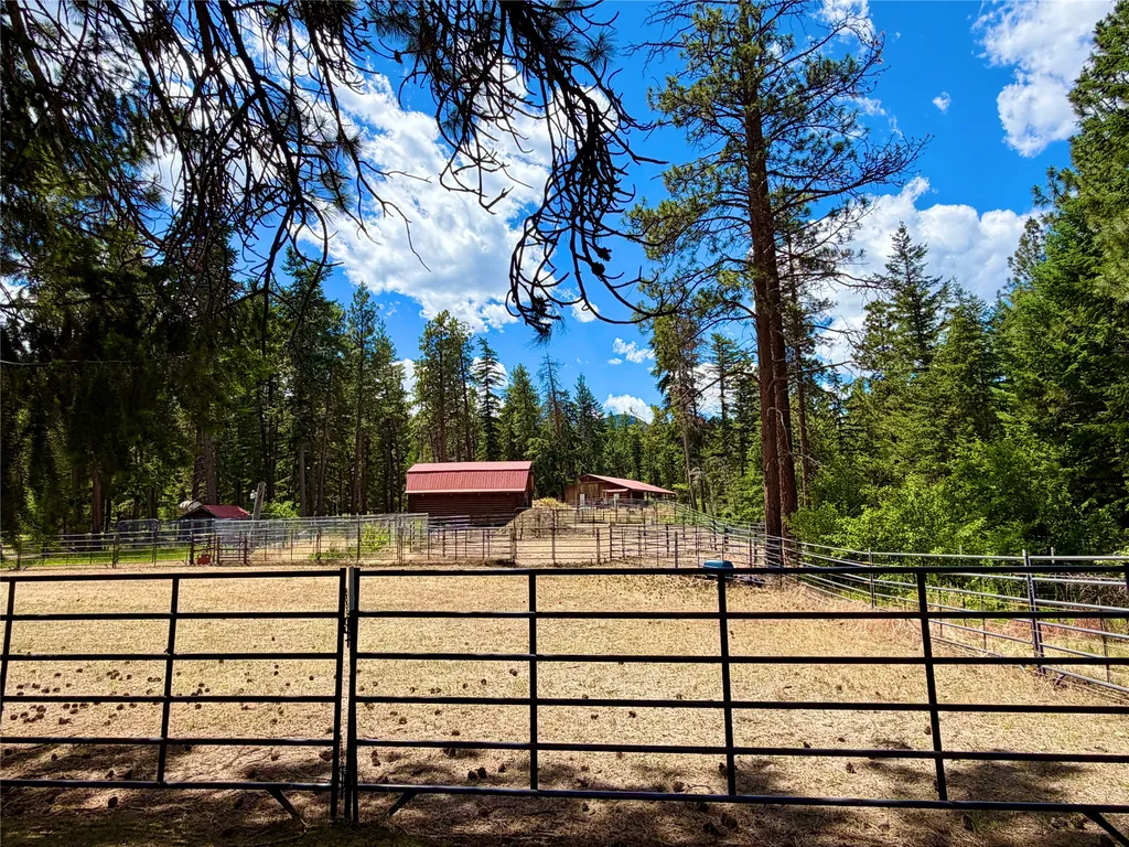 2133 Lost Horse Trail Hamilton MT 59840