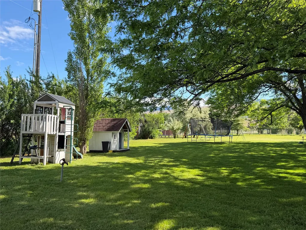 3 Howells Lane Plains MT 59859