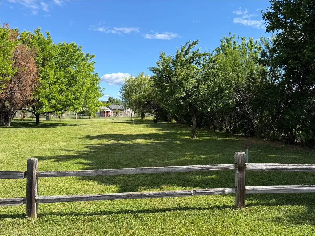 3 Howells Lane Plains MT 59859