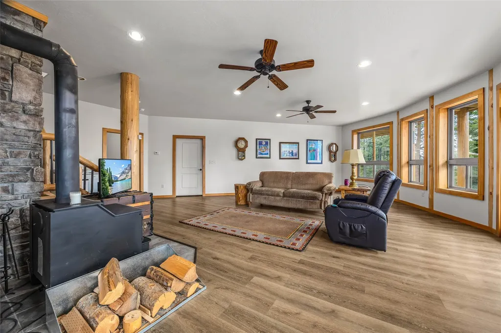 956 & 952 Falling Star Road Victor MT 59875