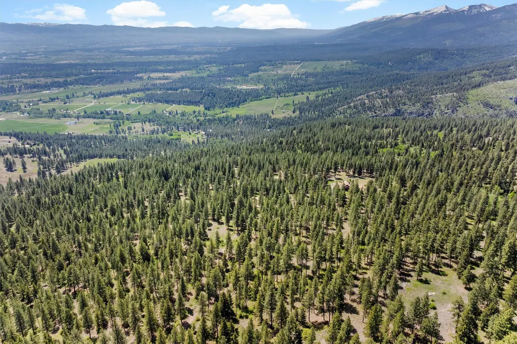 956 & 952 Falling Star Road Victor MT 59875