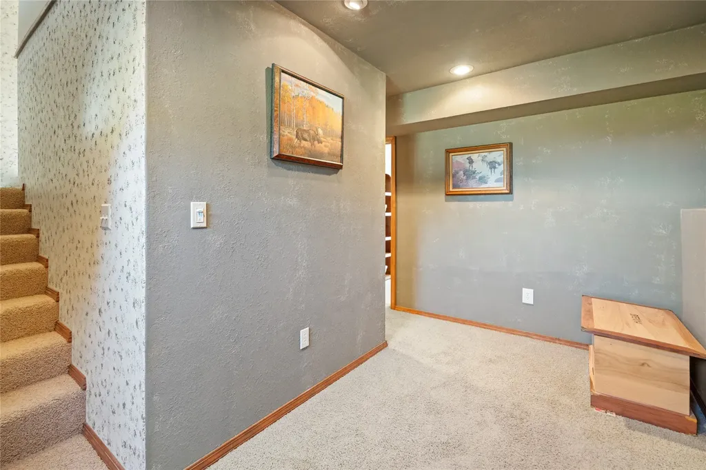 3 Stagecoach Road East Helena MT 59635