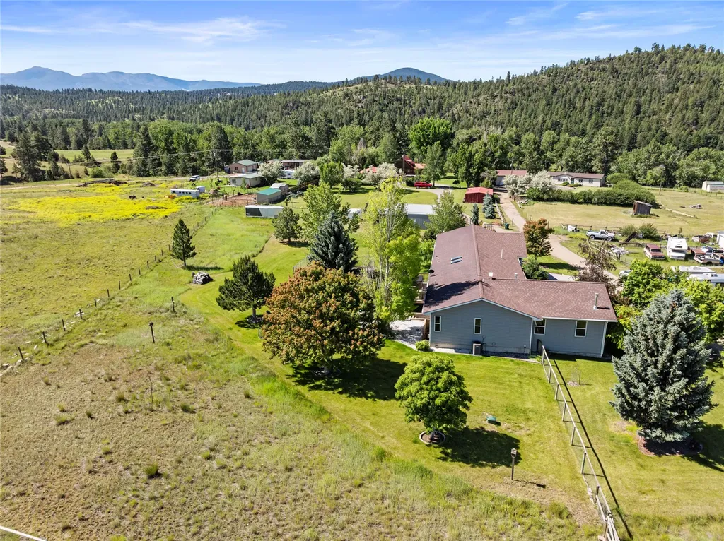 3 Stagecoach Road East Helena MT 59635
