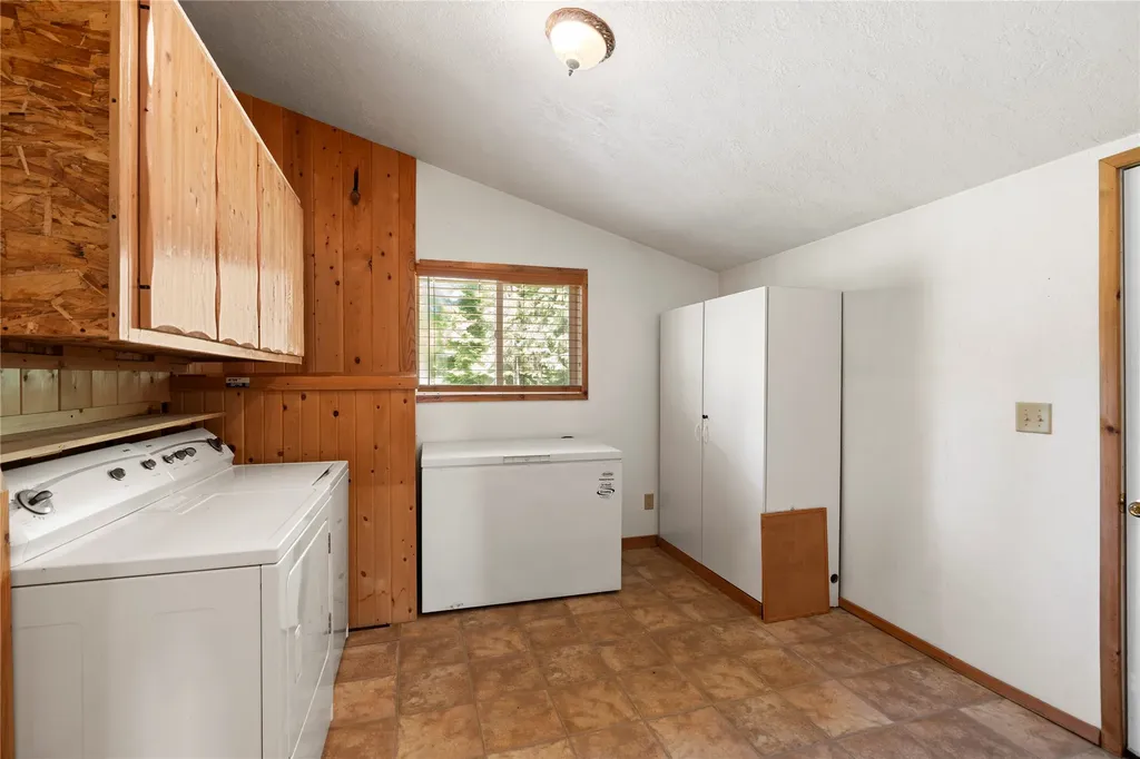 32 Whitepine Creek Road Trout Creek MT 59874