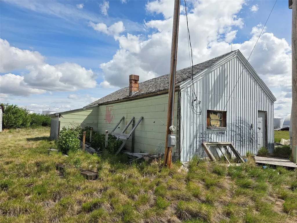 390 W Comwell Road Brady MT 59416