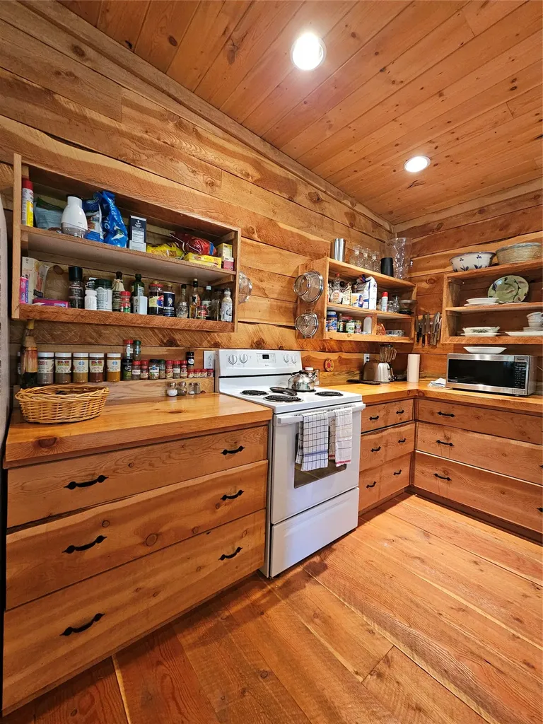 106 Sleepy Hollow Lane Lincoln MT 59639