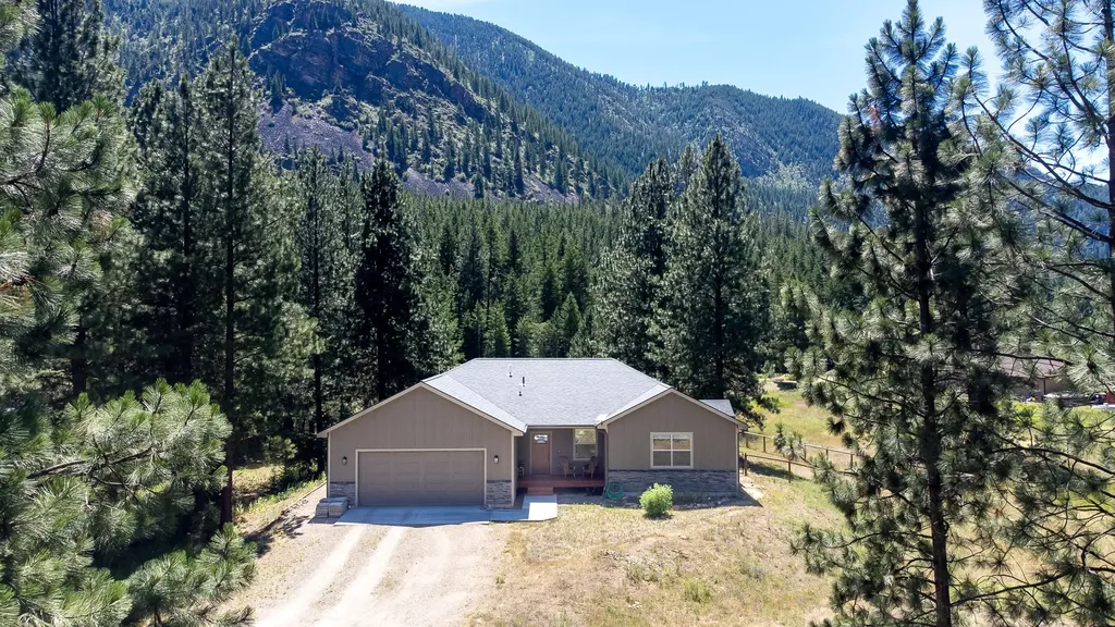 1117 Reardon Lane Alberton MT 59820