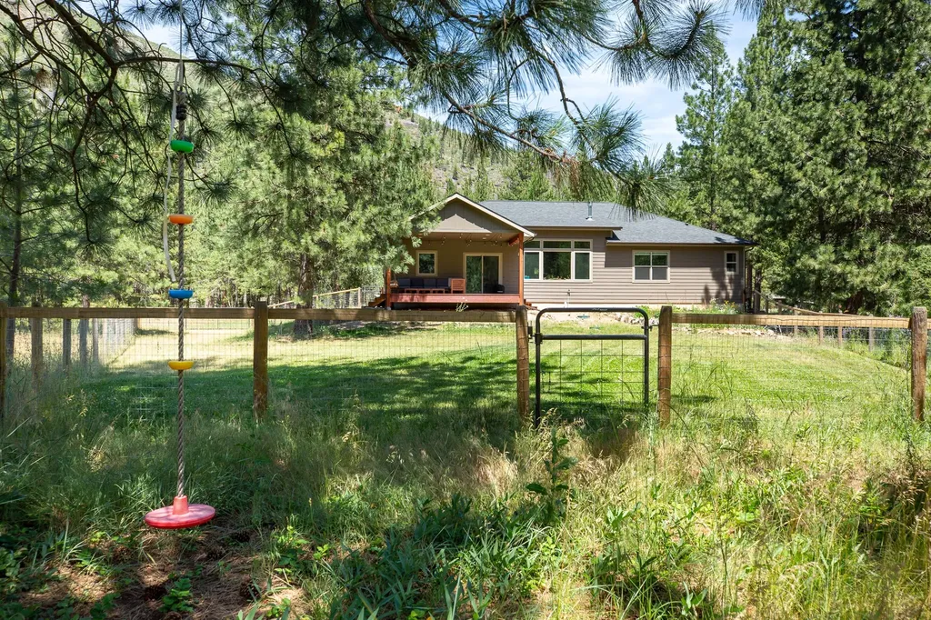 1117 Reardon Lane Alberton MT 59820