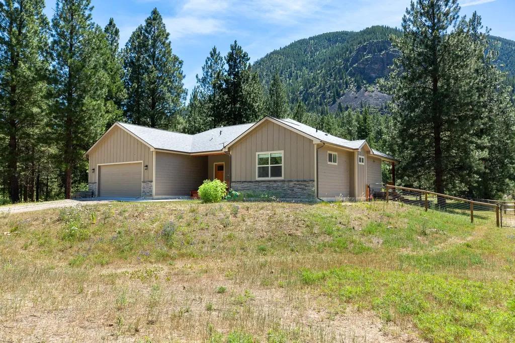 1117 Reardon Lane Alberton MT 59820