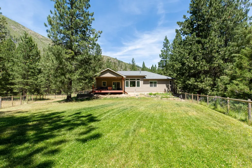 1117 Reardon Lane Alberton MT 59820