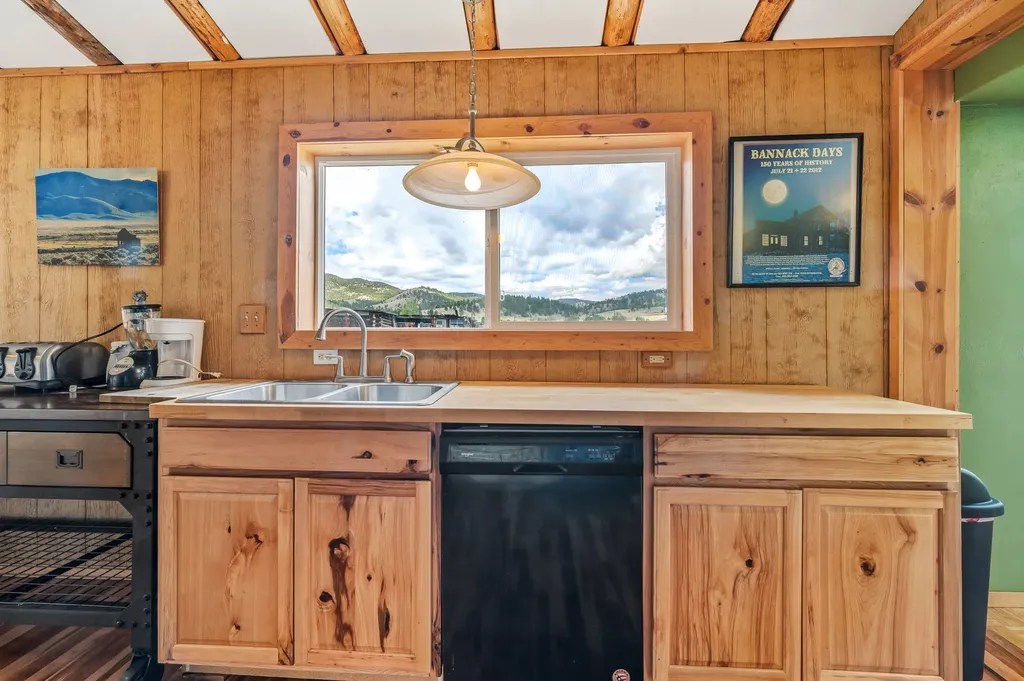 117 S Cleveland Street Boulder MT 59632