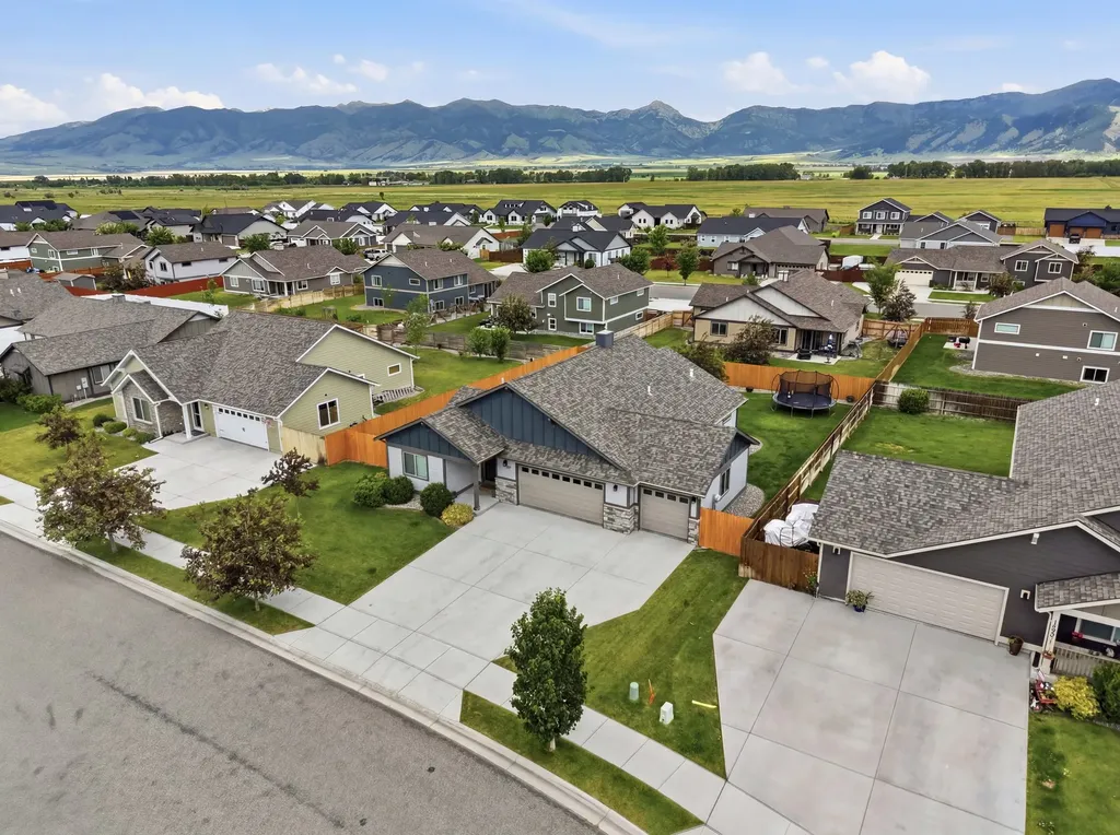 1704 Shelby Avenue Belgrade MT 59714