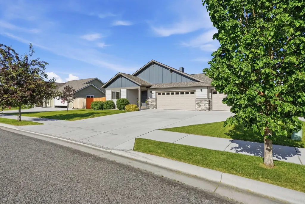 1704 Shelby Avenue Belgrade MT 59714