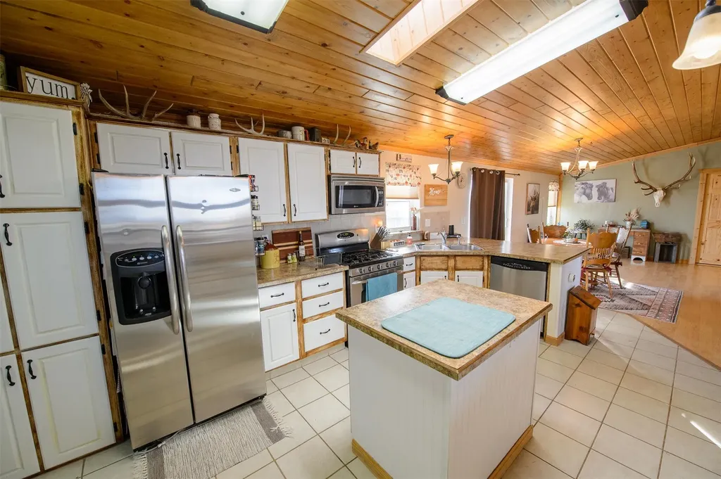 12710 Mt Highway 200 Simms MT 59477