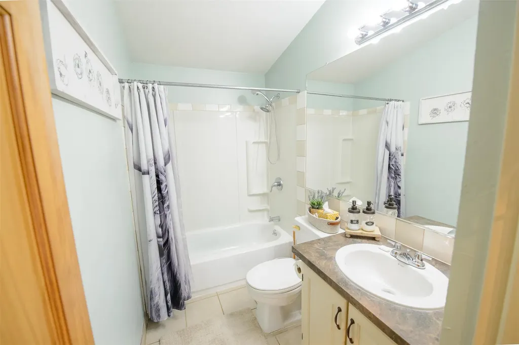 12710 Mt Highway 200 Simms MT 59477