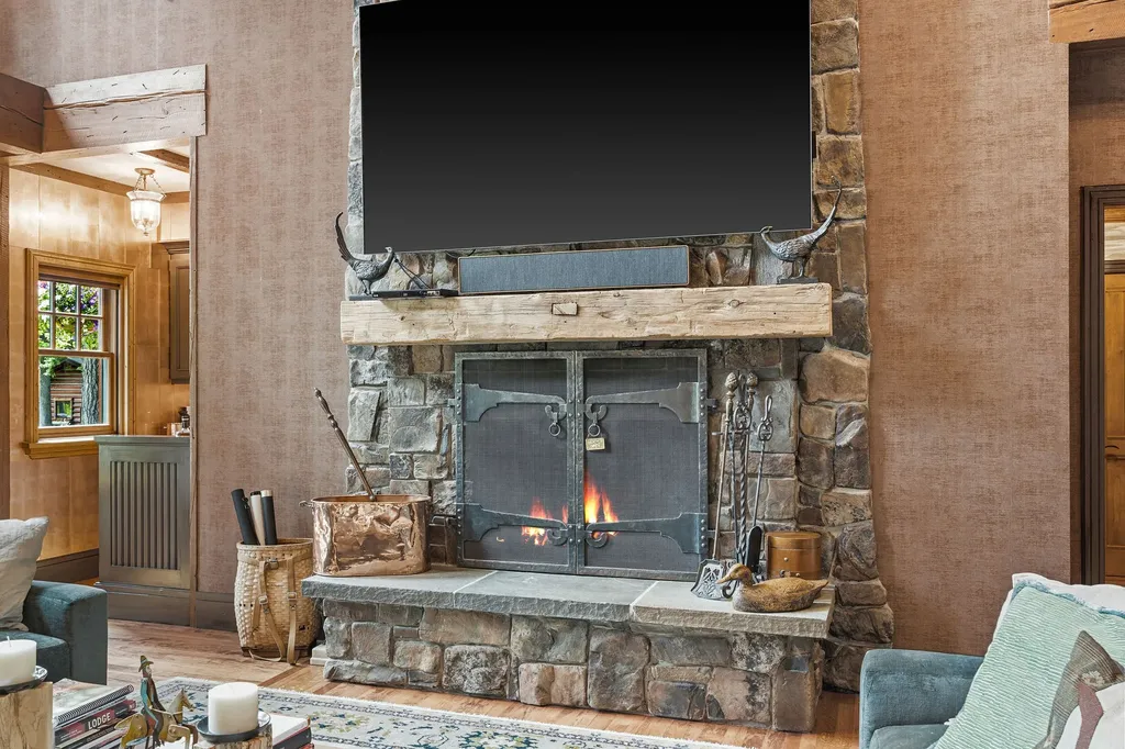 13531 Copper Lane Bigfork MT 59911