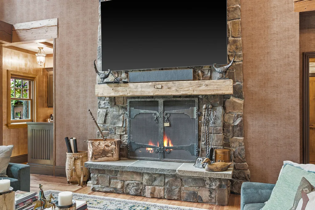 13531 Copper Lane Bigfork MT 59911