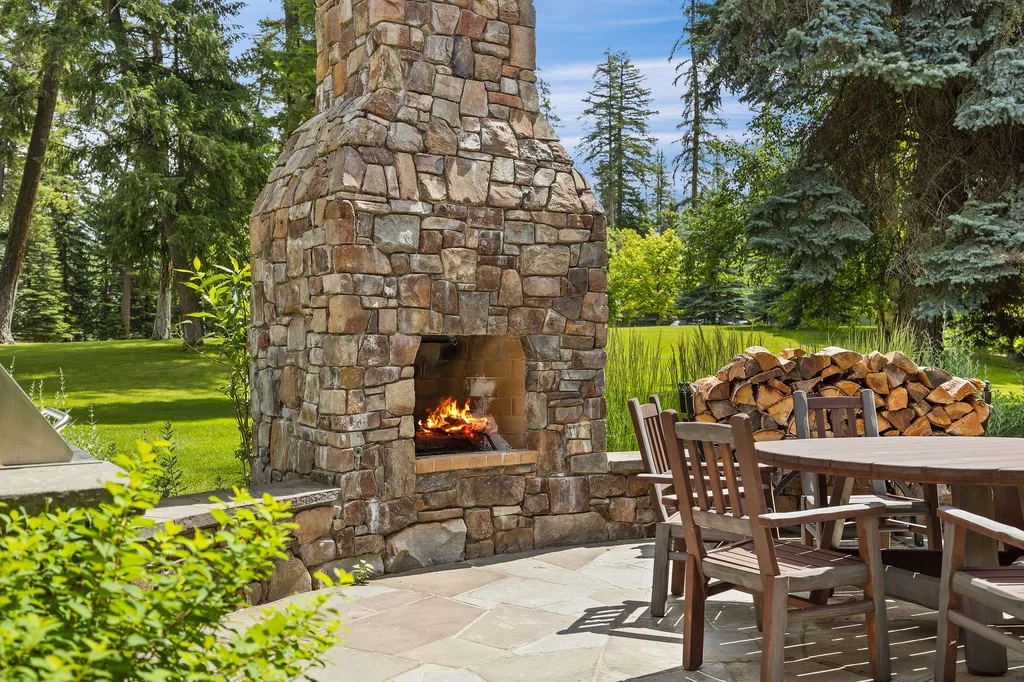 13531 Copper Lane Bigfork MT 59911