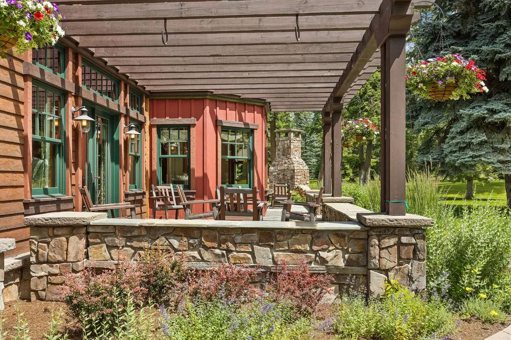 13531 Copper Lane Bigfork MT 59911