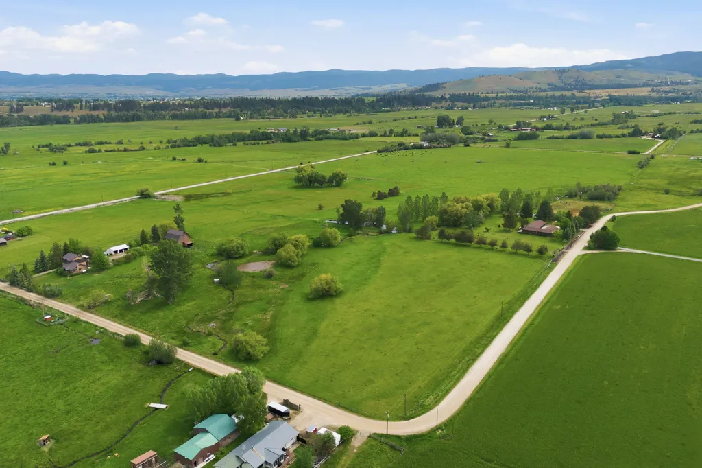 586 Cash Nichols Road Stevensville MT 59870
