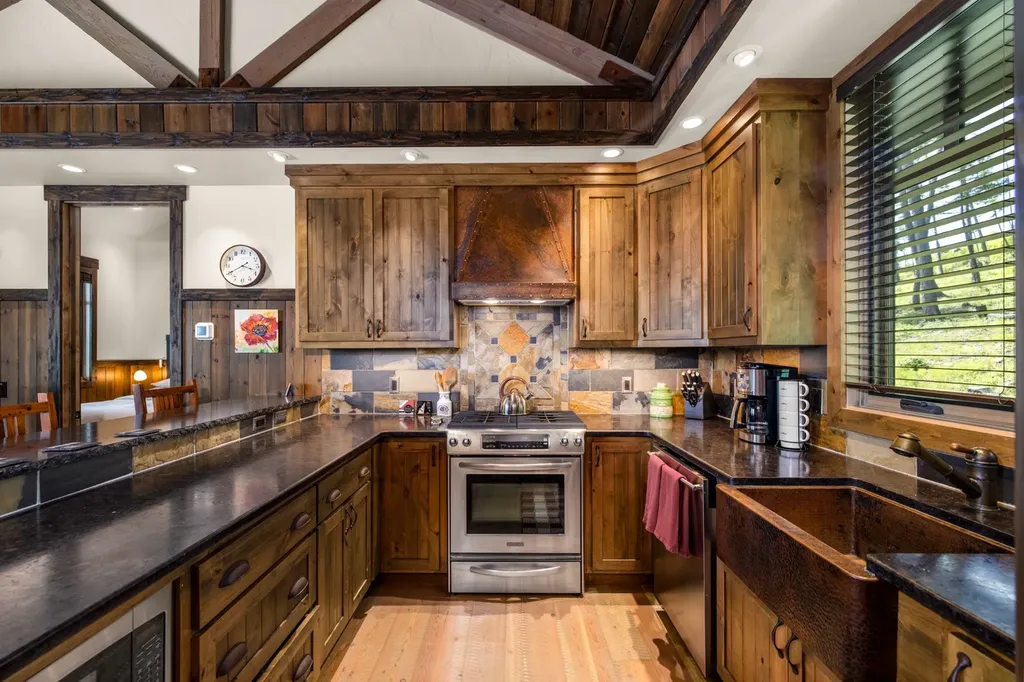 3621 E Lakeshore Drive Whitefish MT 59937