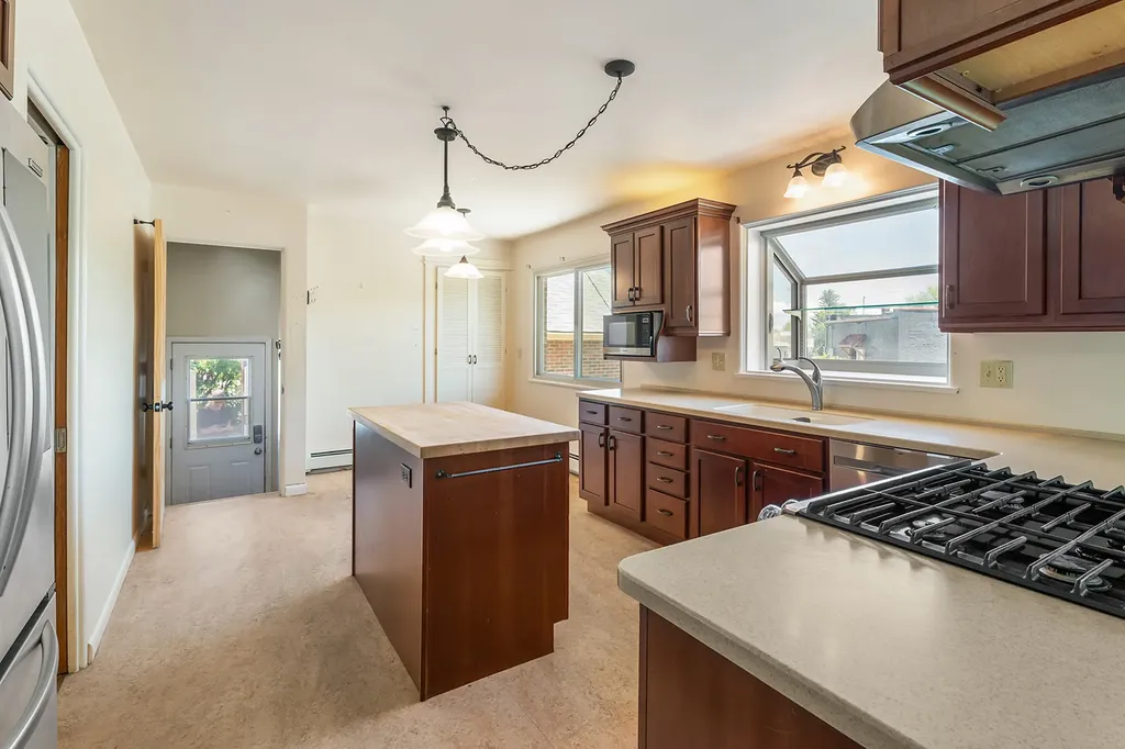 1037 N Ewing Street Helena MT 59601