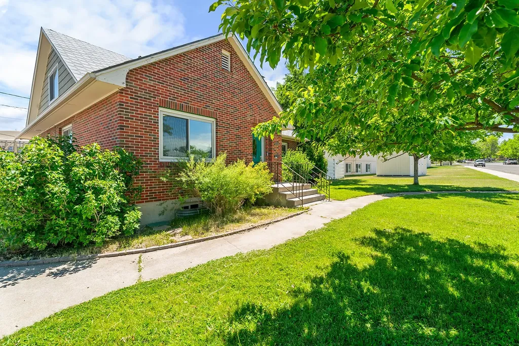 1037 N Ewing Street Helena MT 59601