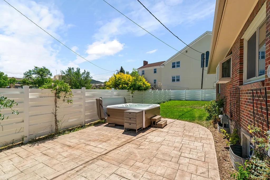 1037 N Ewing Street Helena MT 59601