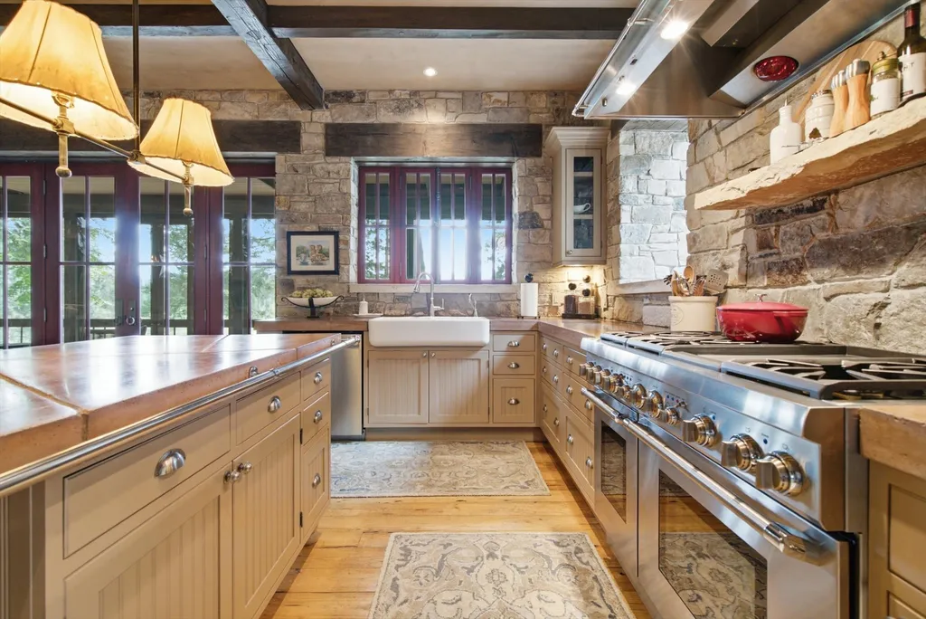 965 Eastman Drive Bigfork MT 59911