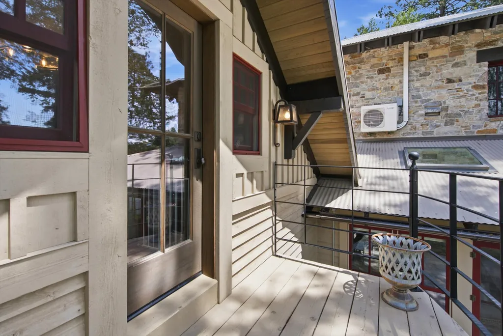 965 Eastman Drive Bigfork MT 59911