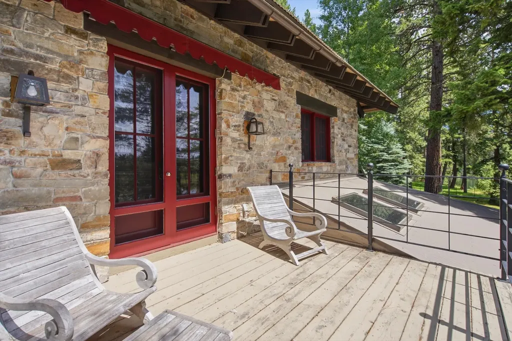 965 Eastman Drive Bigfork MT 59911