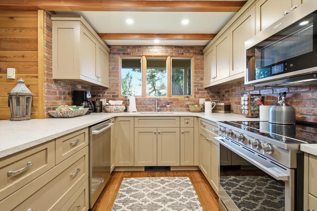 965 Eastman Drive Bigfork MT 59911