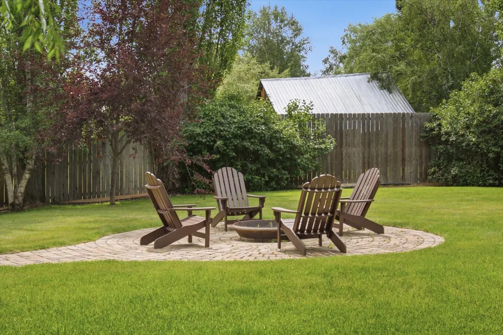 965 Eastman Drive Bigfork MT 59911