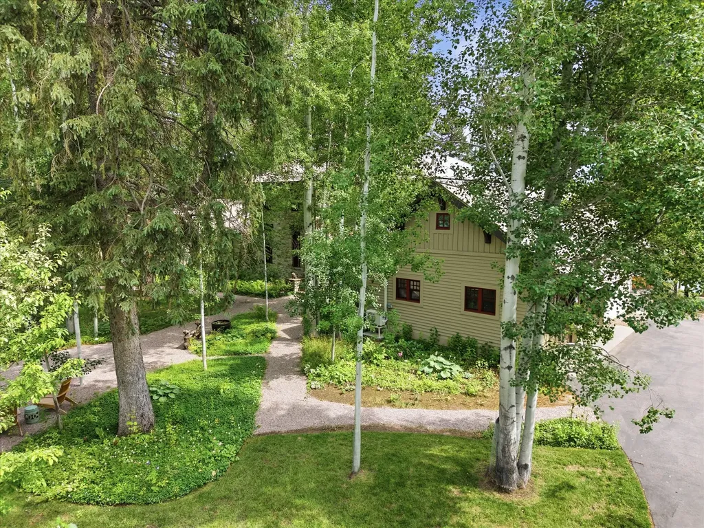 965 Eastman Drive Bigfork MT 59911