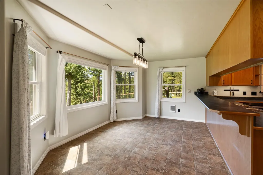 100 Seely Lane Kila MT 59920
