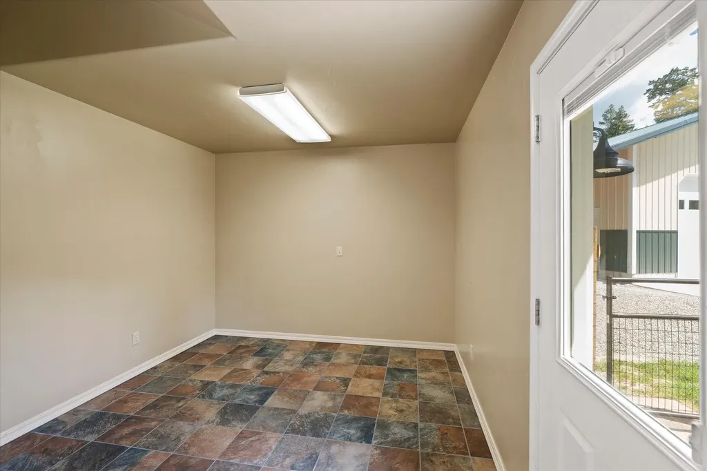 100 Seely Lane Kila MT 59920
