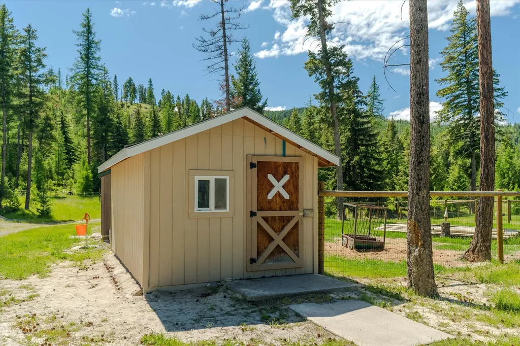 100 Seely Lane Kila MT 59920