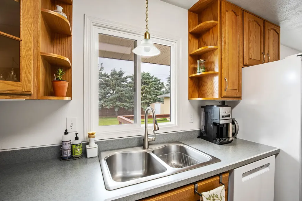 837 36th Avenue NE Great Falls MT 59404